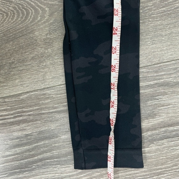 SPANX Look At Me Now Black Camo Leggings Sz Medium Womens Casual Tights - Picture 9 of 9